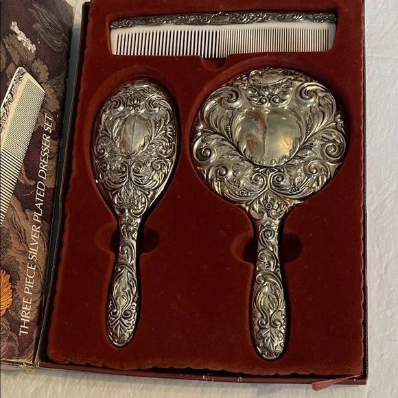 Godinger Silver Plated Baroque Dresser Set - Picture 3 of 4